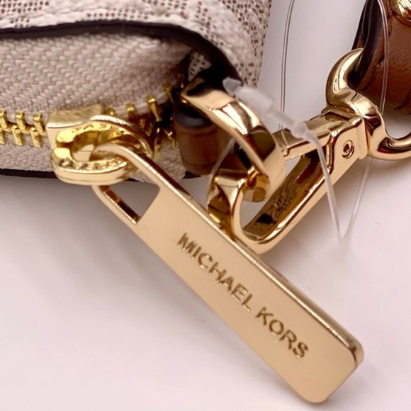 Michael Kors Jet Set Travel Wallet Phone Case - Picture 5 of 10